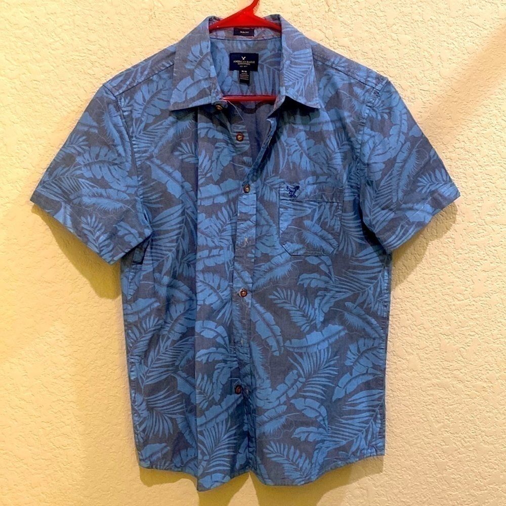 ▶️American Eagle 🦅 half sleeve beach shirt size M